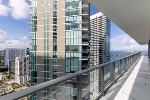 Снять в аренду кондоминиум в Майами, Флорида 3 спальни, 153.2м2, № 2026977 - фото 21