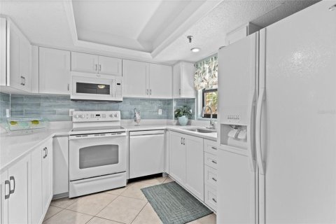 Condo in Sarasota, Florida, 2 bedrooms  № 1744112 - photo 9