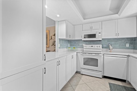 Condo in Sarasota, Florida, 2 bedrooms  № 1744112 - photo 10