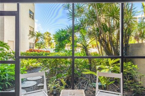 Condo in Sarasota, Florida, 2 bedrooms  № 1744112 - photo 21