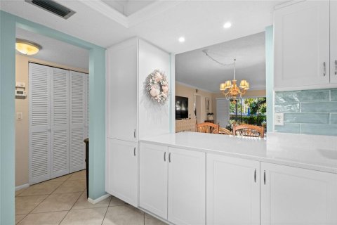 Condo in Sarasota, Florida, 2 bedrooms  № 1744112 - photo 12