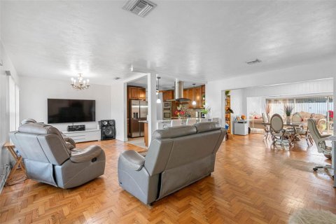 House in Clearwater, Florida 3 bedrooms, 175.96 sq.m. № 1066567 - photo 12