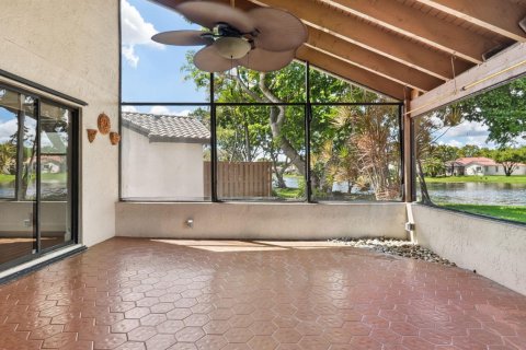 Villa ou maison à vendre à Weston, Floride: 2 chambres, 122.72 m2 № 2385133 - photo 12