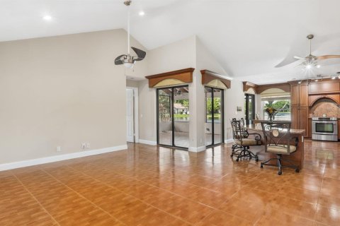 Villa ou maison à vendre à Weston, Floride: 2 chambres, 122.72 m2 № 2385133 - photo 6