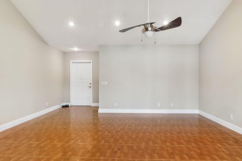 Villa ou maison à vendre à Weston, Floride: 2 chambres, 122.72 m2 № 2385133 - photo 4