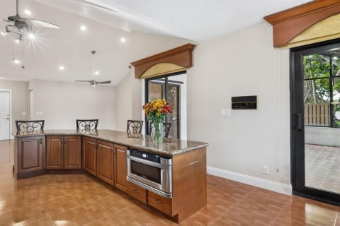 Villa ou maison à vendre à Weston, Floride: 2 chambres, 122.72 m2 № 2385133 - photo 10