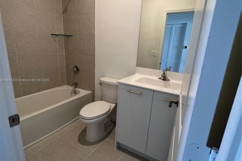 Townhouse in Miami, Florida 3 bedrooms, 137.77 sq.m. № 1849164 - photo 10