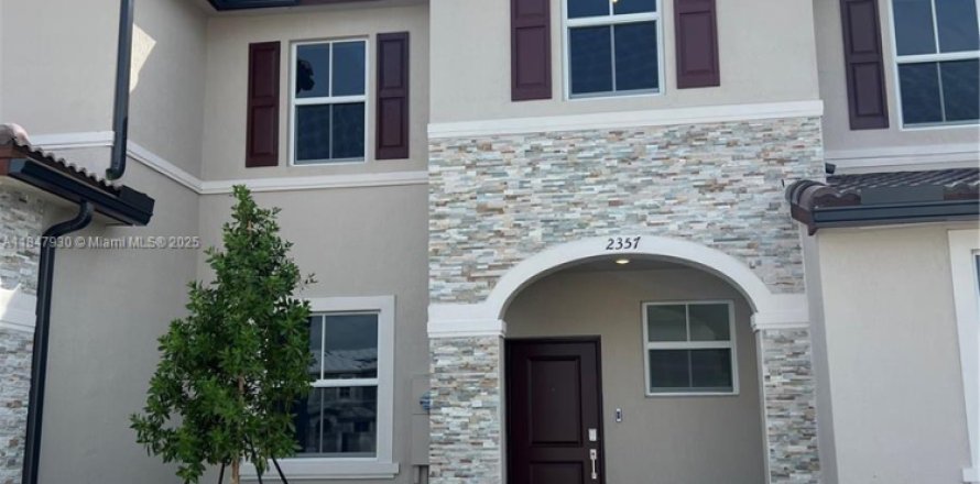 Townhouse in Miami, Florida 3 bedrooms, 137.77 sq.m. № 1849164
