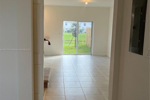 Townhouse in Miami, Florida 3 bedrooms, 137.77 sq.m. № 1849164 - photo 2