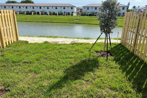 Townhouse in Miami, Florida 3 bedrooms, 137.77 sq.m. № 1849164 - photo 17