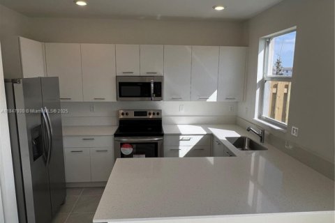 Townhouse in Miami, Florida 3 bedrooms, 137.77 sq.m. № 1849164 - photo 5