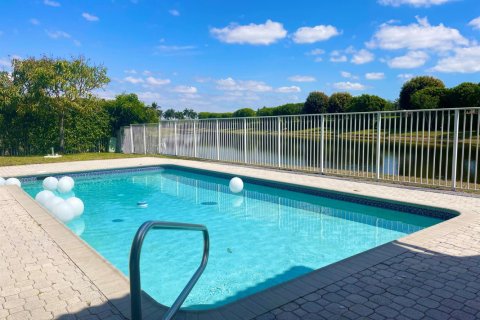 House in Boca Raton, Florida 4 bedrooms, 294.22 sq.m. № 989320 - photo 1