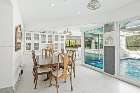 Villa ou maison à vendre à Coral Gables, Floride: 4 chambres, 270.07 m2 № 2023987 - photo 9