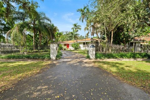Villa ou maison à vendre à Coral Gables, Floride: 4 chambres, 270.07 m2 № 2023987 - photo 2