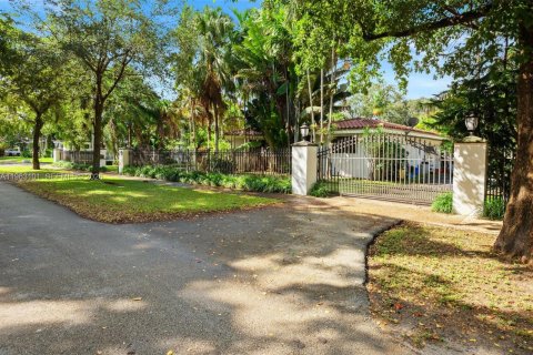 Villa ou maison à vendre à Coral Gables, Floride: 4 chambres, 270.07 m2 № 2023987 - photo 7