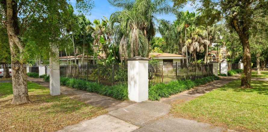 Villa ou maison à Coral Gables, Floride 4 chambres, 270.07 m2 № 2023987