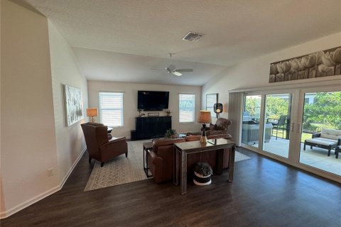 House in The Villages, Florida 3 bedrooms, 181.16 sq.m. № 1787770 - photo 10