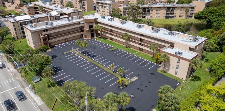 Condominio en Miami, Florida, 2 dormitorios № 1799320
