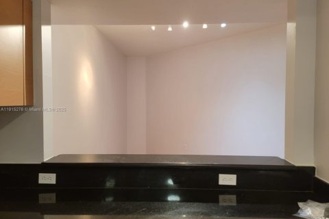 Condo in Hollywood, Florida, 1 bedroom  № 1971416 - photo 21