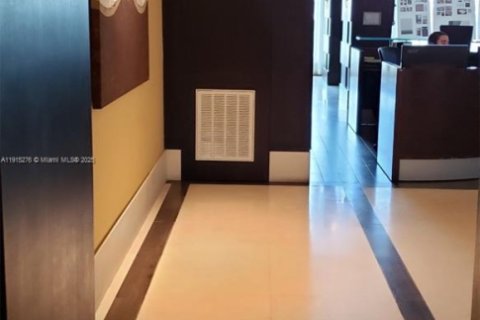 Condo in Hollywood, Florida, 1 bedroom  № 1971416 - photo 6