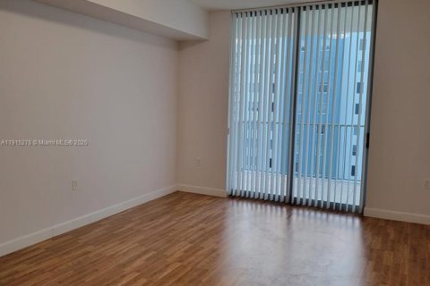 Condo in Hollywood, Florida, 1 bedroom  № 1971416 - photo 14