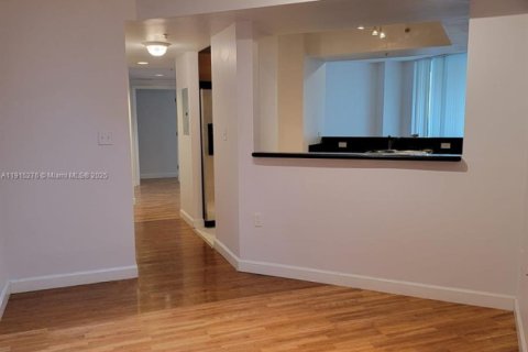 Condo in Hollywood, Florida, 1 bedroom  № 1971416 - photo 17
