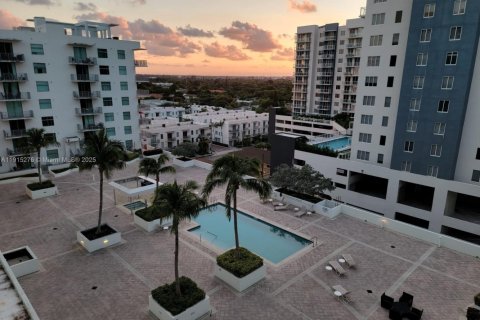 Condo in Hollywood, Florida, 1 bedroom  № 1971416 - photo 12