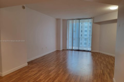 Condo in Hollywood, Florida, 1 bedroom  № 1971416 - photo 22