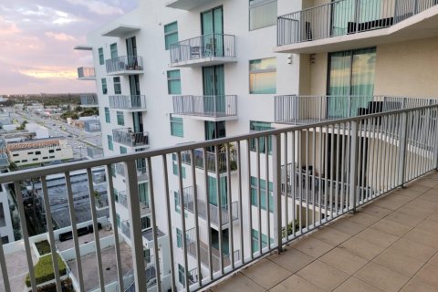 Condo in Hollywood, Florida, 1 bedroom  № 1971416 - photo 9