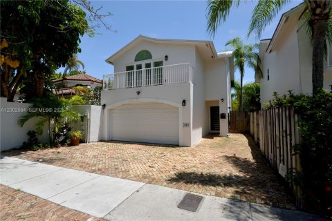 Townhouse in Miami, Florida 3 bedrooms, 192.31 sq.m. № 2067815