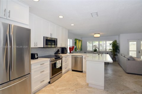 Townhouse in Miami, Florida 3 bedrooms, 192.31 sq.m. № 2067815 - photo 6