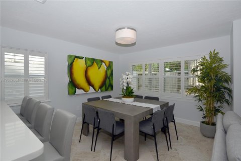 Townhouse in Miami, Florida 3 bedrooms, 192.31 sq.m. № 2067815 - photo 9