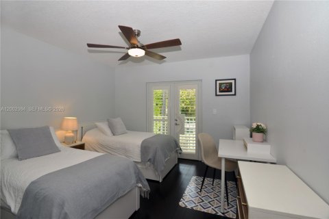 Townhouse in Miami, Florida 3 bedrooms, 192.31 sq.m. № 2067815 - photo 11