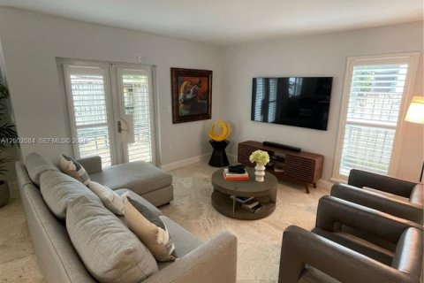 Townhouse in Miami, Florida 3 bedrooms, 192.31 sq.m. № 2067815 - photo 3