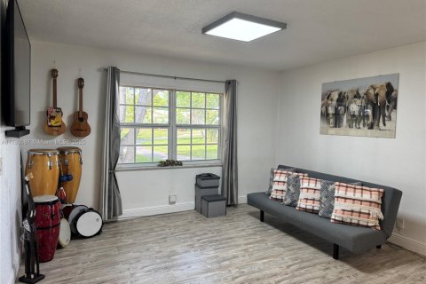 Villa ou maison à vendre à Deerfield Beach, Floride: 2 chambres, 95.32 m2 № 1697873 - photo 4