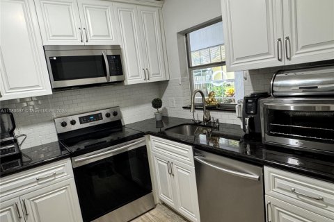 Villa ou maison à vendre à Deerfield Beach, Floride: 2 chambres, 95.32 m2 № 1697873 - photo 8