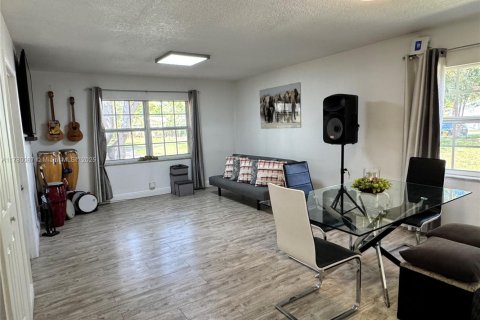 Villa ou maison à vendre à Deerfield Beach, Floride: 2 chambres, 95.32 m2 № 1697873 - photo 3