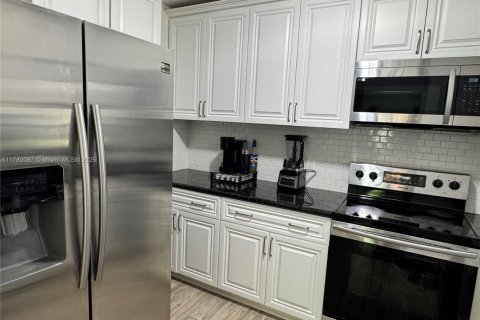 Villa ou maison à vendre à Deerfield Beach, Floride: 2 chambres, 95.32 m2 № 1697873 - photo 6
