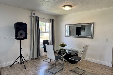 Villa ou maison à vendre à Deerfield Beach, Floride: 2 chambres, 95.32 m2 № 1697873 - photo 5