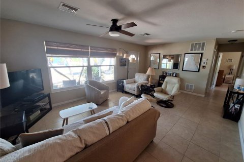 House in Englewood, Florida 2 bedrooms, 109.25 sq.m. № 1550224 - photo 2