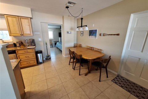 House in Englewood, Florida 2 bedrooms, 109.25 sq.m. № 1550224 - photo 4