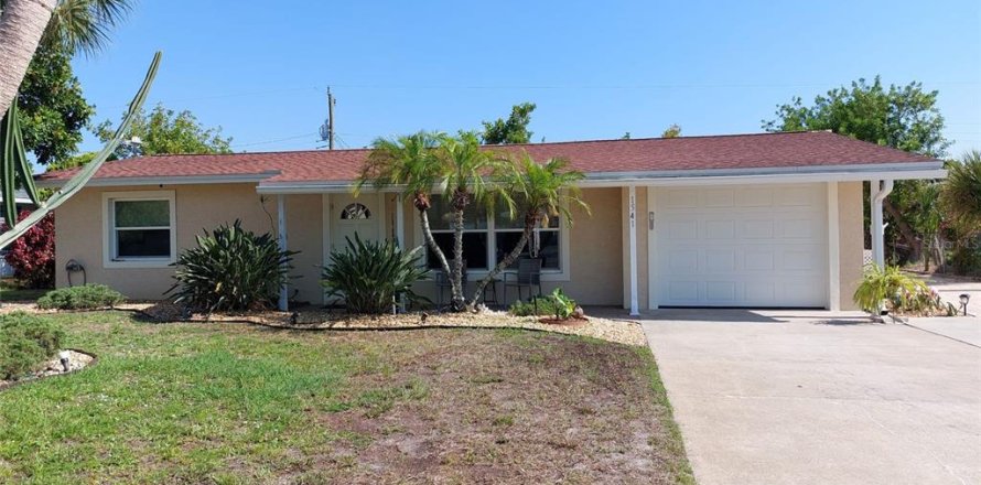 House in Englewood, Florida 2 bedrooms, 109.25 sq.m. № 1550224