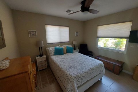 House in Englewood, Florida 2 bedrooms, 109.25 sq.m. № 1550224 - photo 15