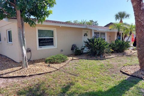 Villa ou maison à louer à Englewood, Floride: 2 chambres, 109.25 m2 № 1550224 - photo 28