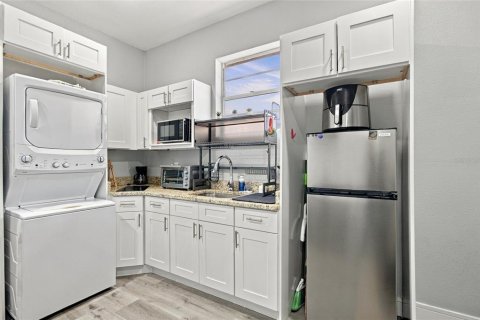 Commercial property in Tampa, Florida 156.26 sq.m. № 2420329 - photo 27