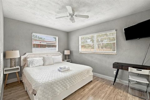 Commercial property in Tampa, Florida 156.26 sq.m. № 2420329 - photo 13
