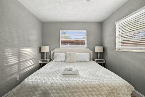 Commercial property in Tampa, Florida 156.26 sq.m. № 2420329 - photo 14