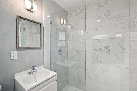 Commercial property in Tampa, Florida 156.26 sq.m. № 2420329 - photo 16