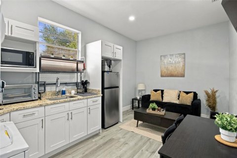 Commercial property in Tampa, Florida 156.26 sq.m. № 2420329 - photo 23