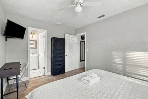 Commercial property in Tampa, Florida 156.26 sq.m. № 2420329 - photo 15